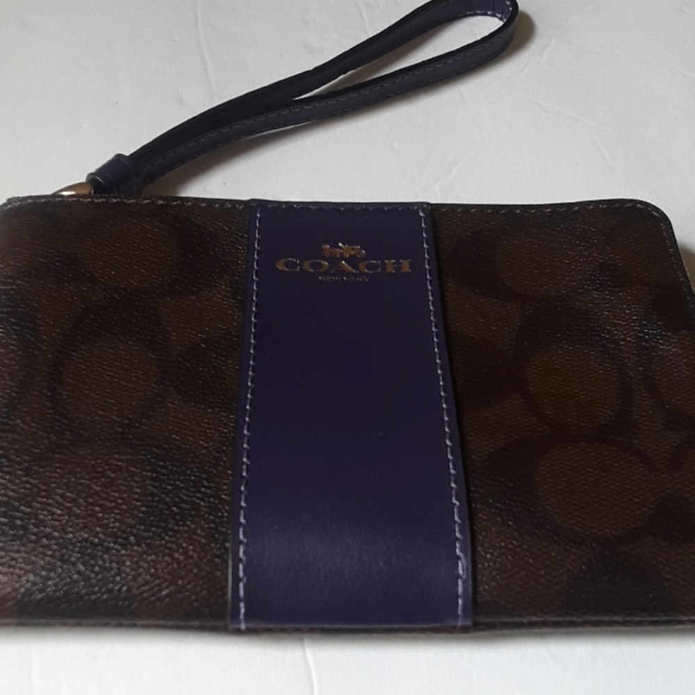 🌻🌻🌻🌻COACH  LOGO ZIPPER WRISTLET PURPLE BROWN